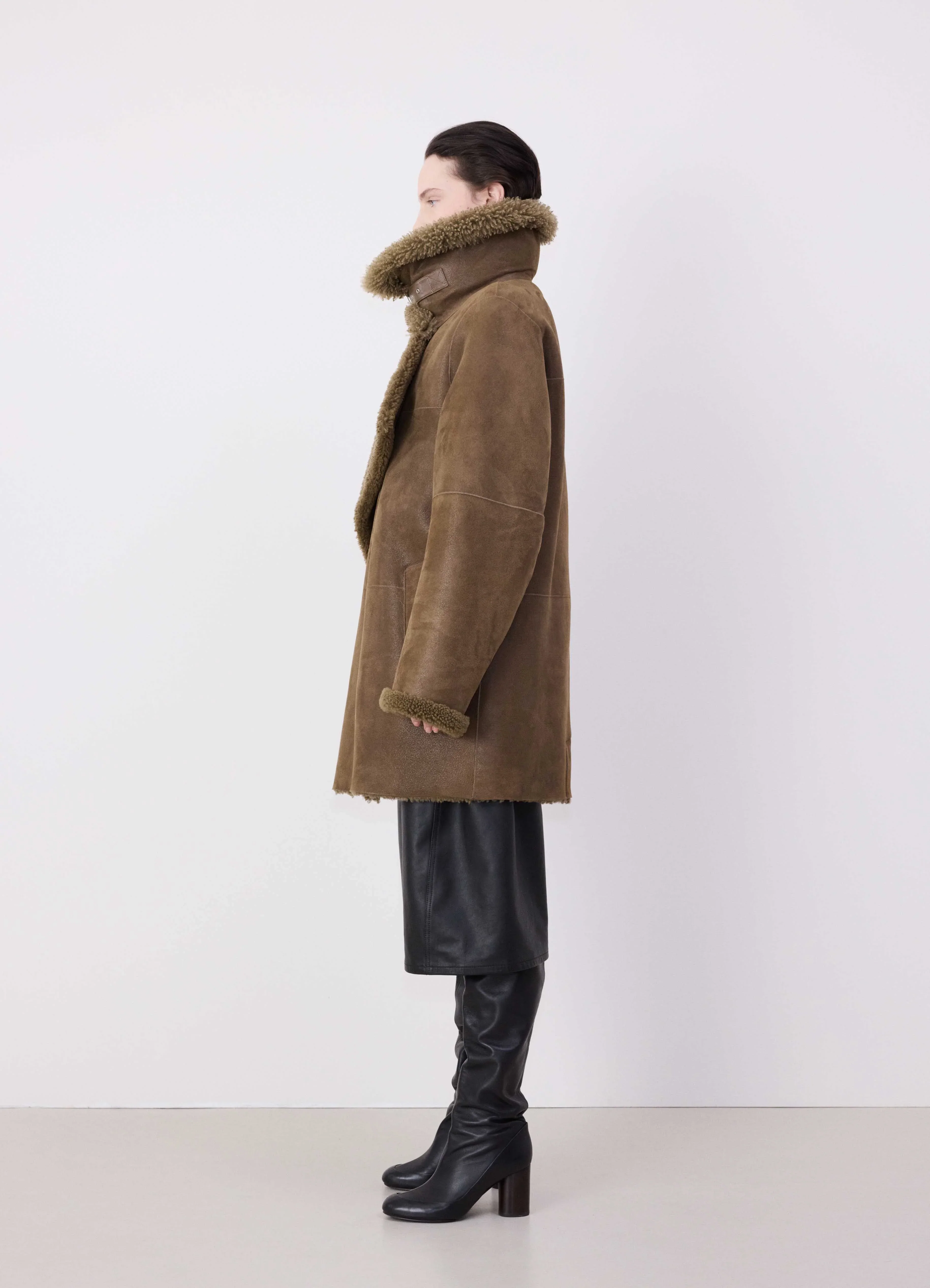 ASYMMETRICAL SHEARLING COAT IN LEATHER - Image 3