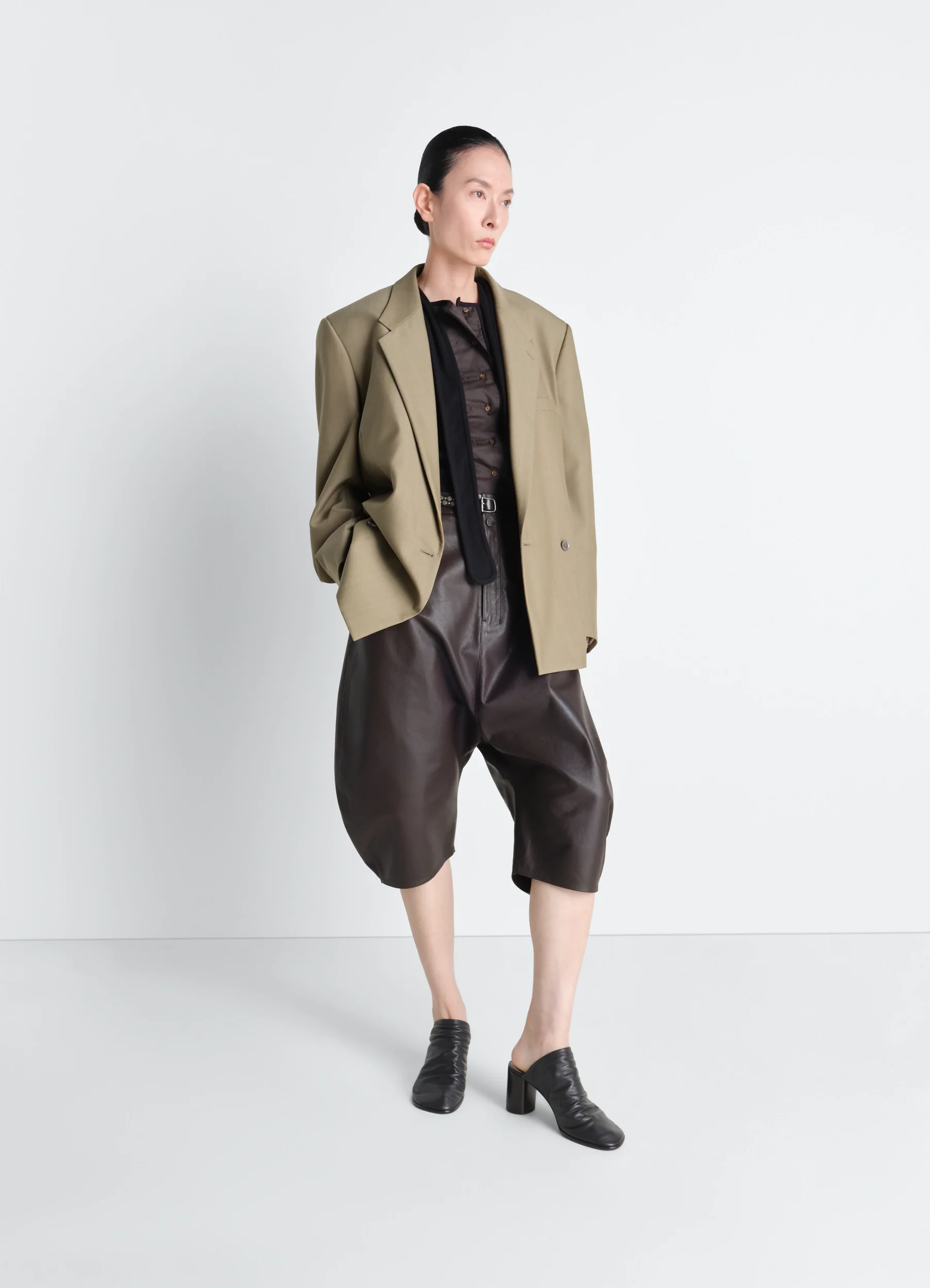 DOUBLE BREASTED TAILORED JACKET IN TROPICAL POLYWOOL - Image 2