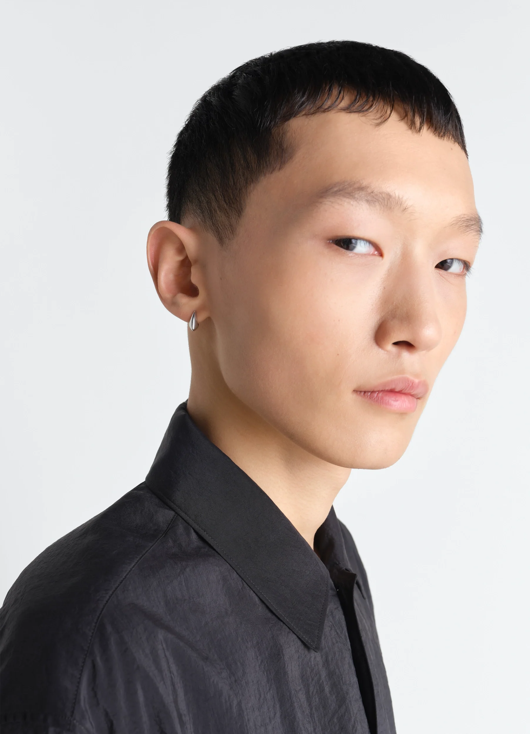 MICRO DROP EARRINGS IN SLIVER - Image 2