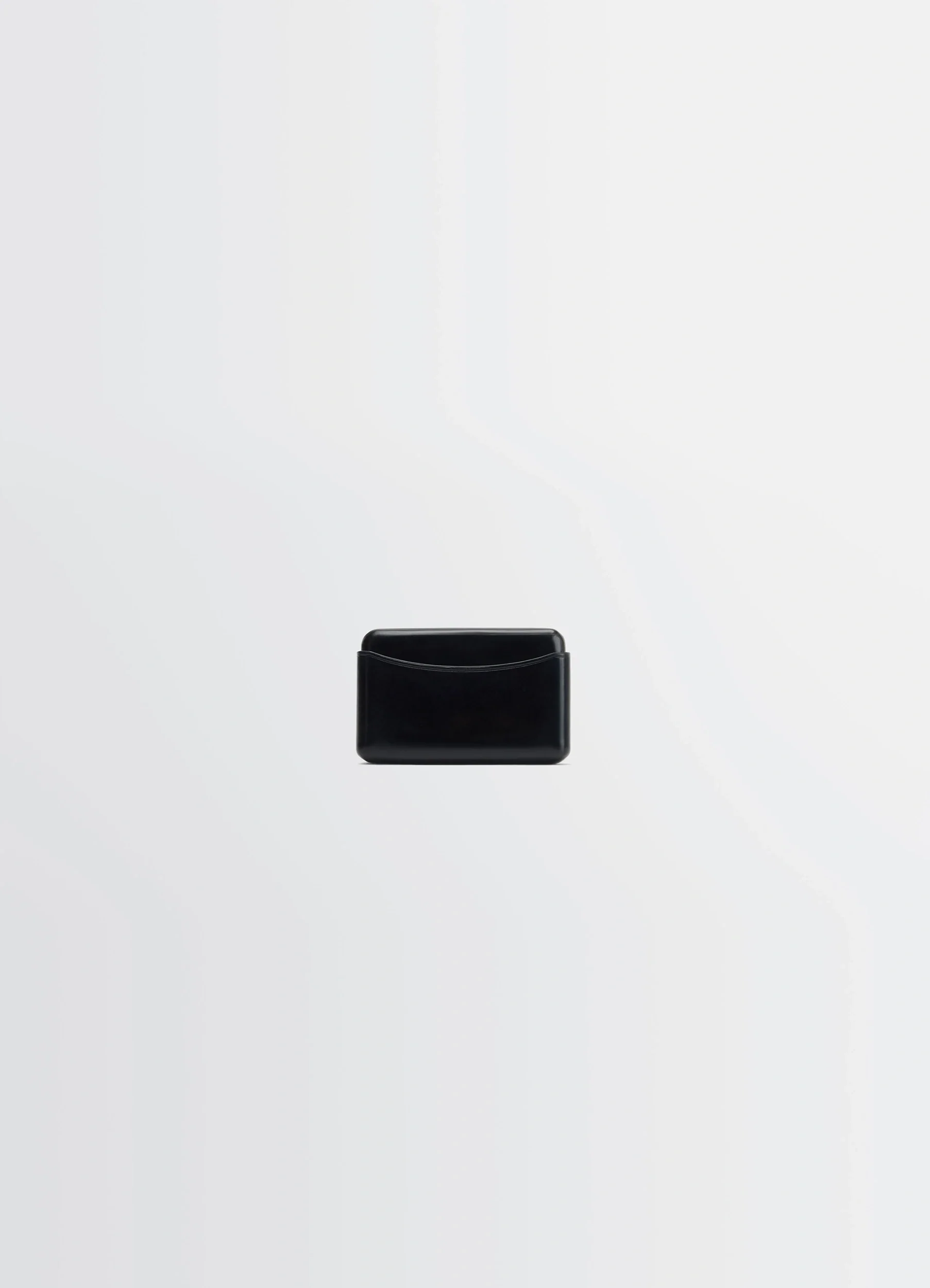 MOLDED CARD HOLDER IN LEATHER