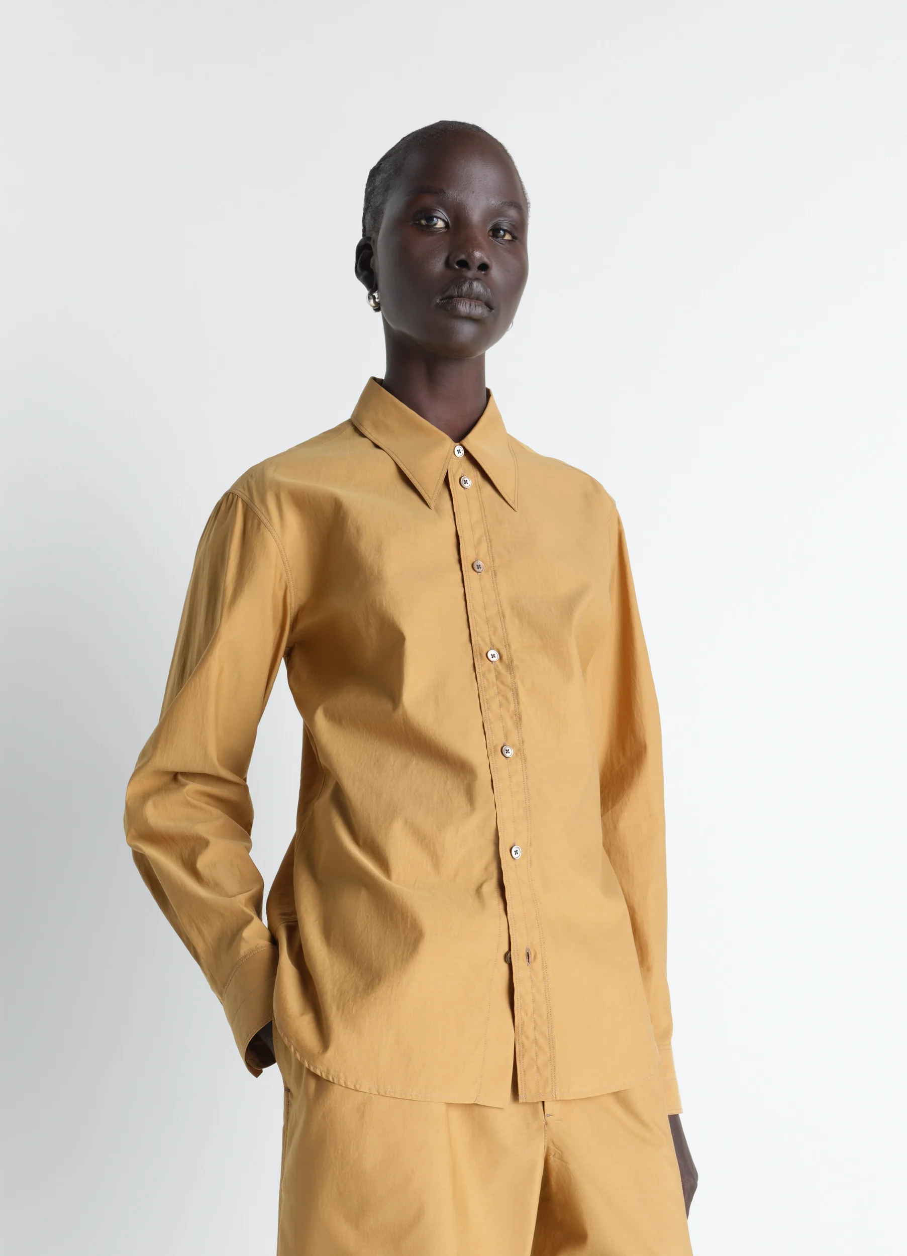 POINTED COLLAR SHIRT IN WASHED COTTON SILK