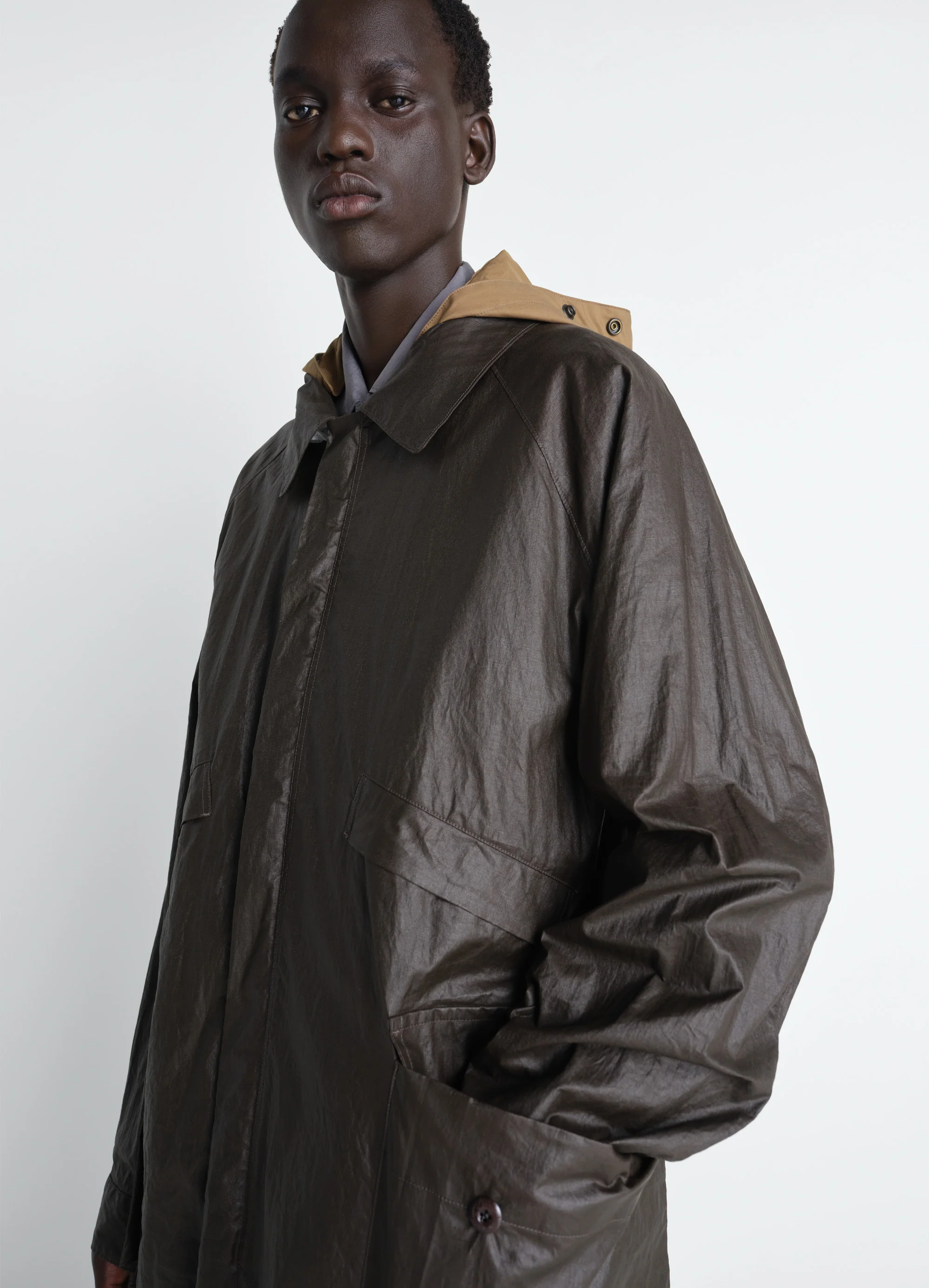 RAIN JACKET WITH DETACHABLE HOOD IN COATED TECHNICAL LINEN