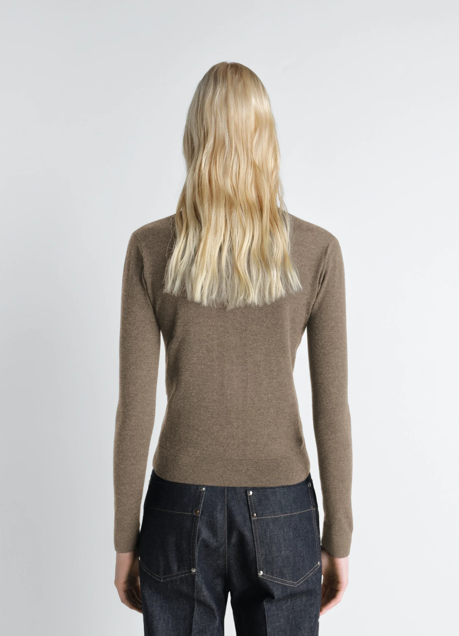 V NECK BUTTONED CARDIGAN IN FINE WOOL - Image 2